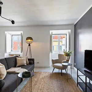 https://stunning-2-bedroom-apt-sleeps-5-nr-belem.hotels-lisbon-portugal.com