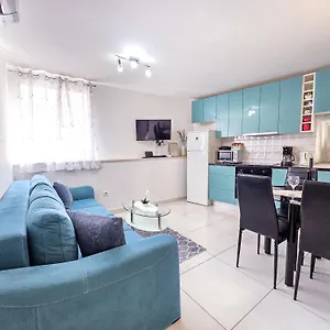 https://stone-house-varos-apartments.splithotels.org